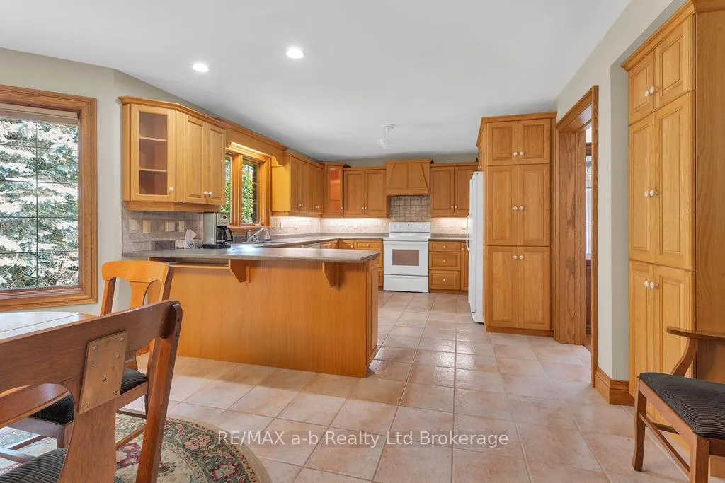 Photo 10 of 21 Windemere Avenue, Tillsonburg — HOMEH