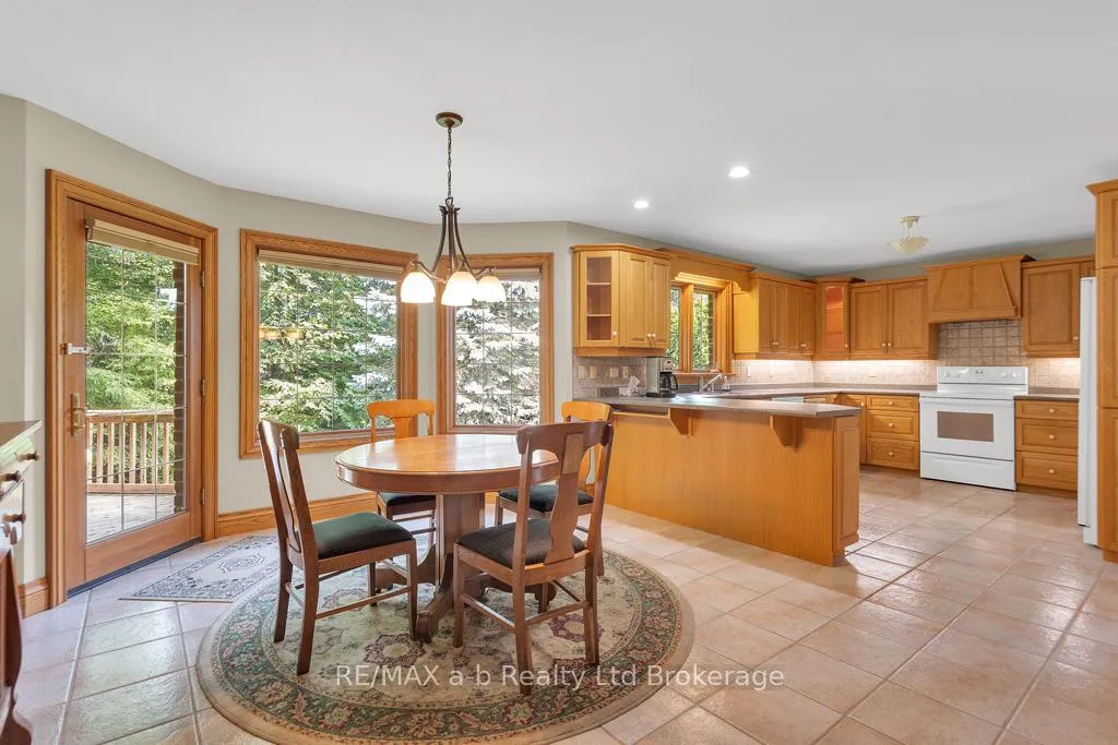 Photo 11 of 21 Windemere Avenue, Tillsonburg — HOMEH