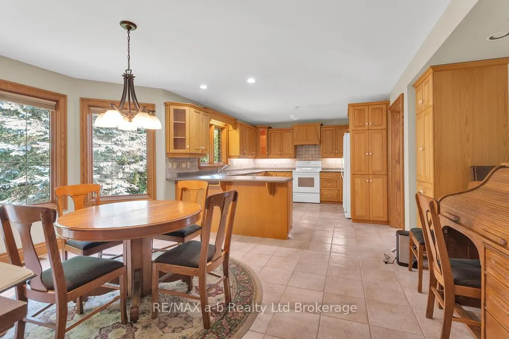 Photo 14 of 21 Windemere Avenue, Tillsonburg — HOMEH
