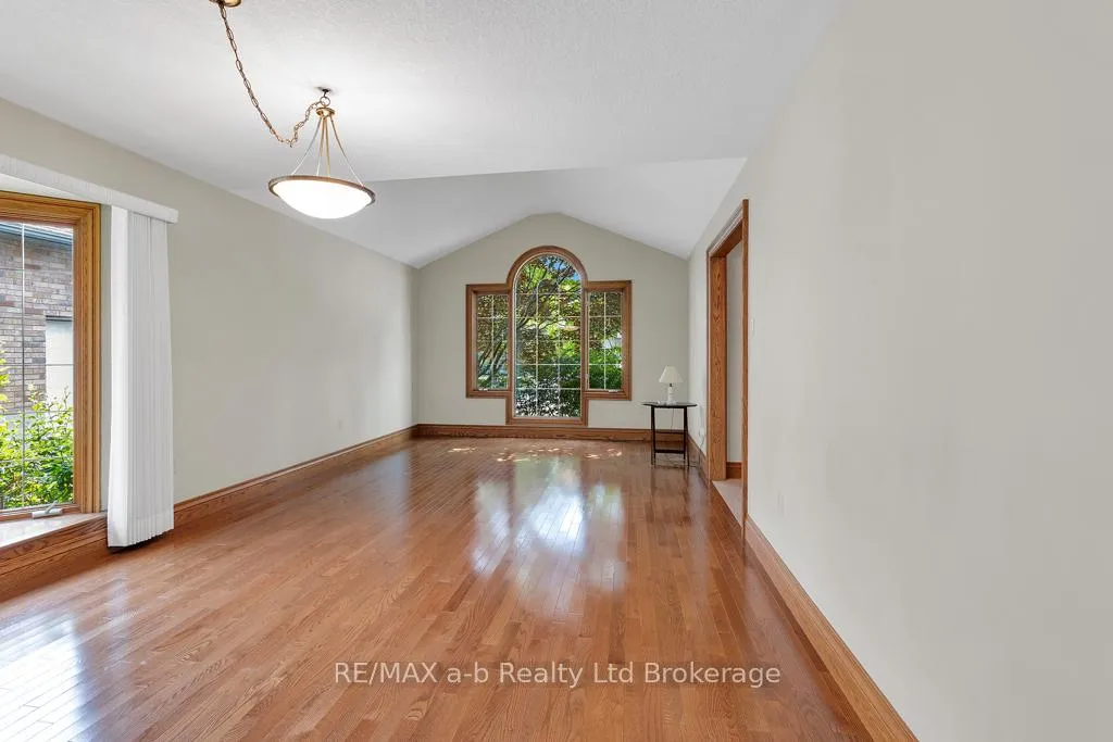 Photo 15 of 21 Windemere Avenue, Tillsonburg — HOMEH