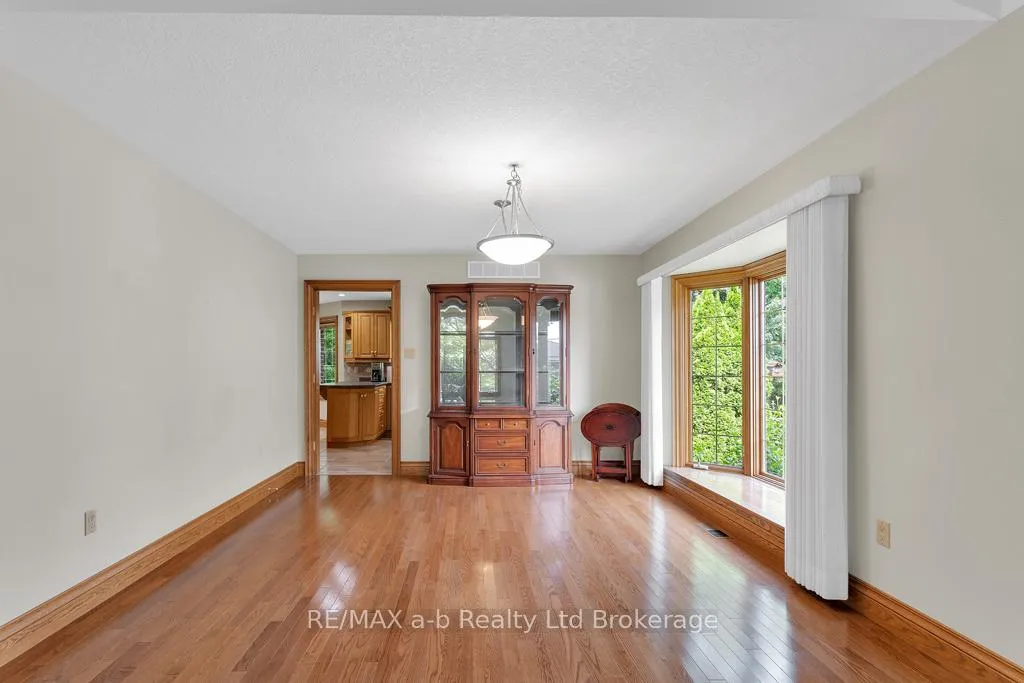 Photo 17 of 21 Windemere Avenue, Tillsonburg — HOMEH