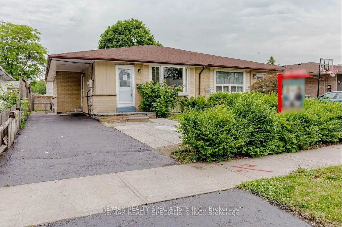 Front of Unit Bsmt, 39 Seaborn (Bsmt) Road S
