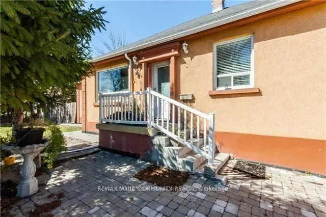 Photo 6 of 8 Hillside Avenue, Vaughan, Concord — HOMEH