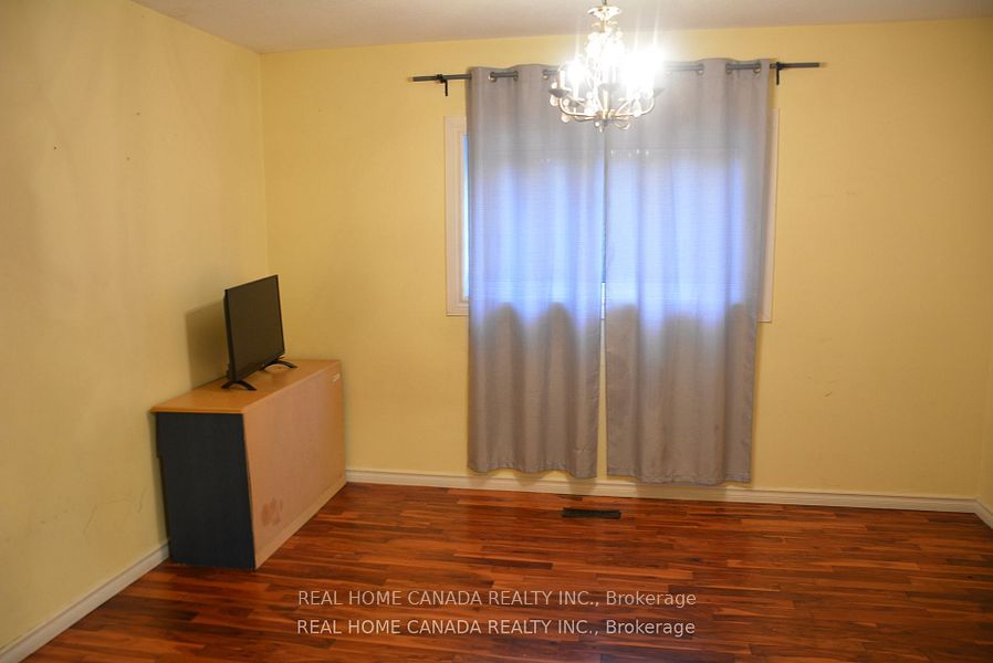 Photo 3 of Unit Master, 38 Chopin Crescent, Brampton, Brampton South — HOMEH