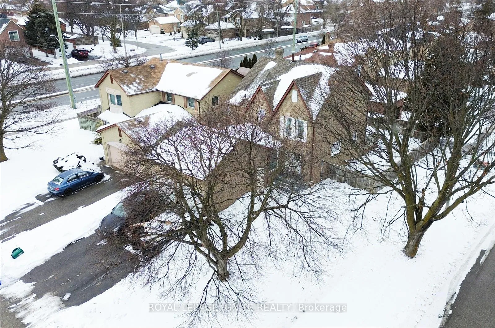 Photo 2 of 4 Millington Crescent, Ajax, Central — HOMEH