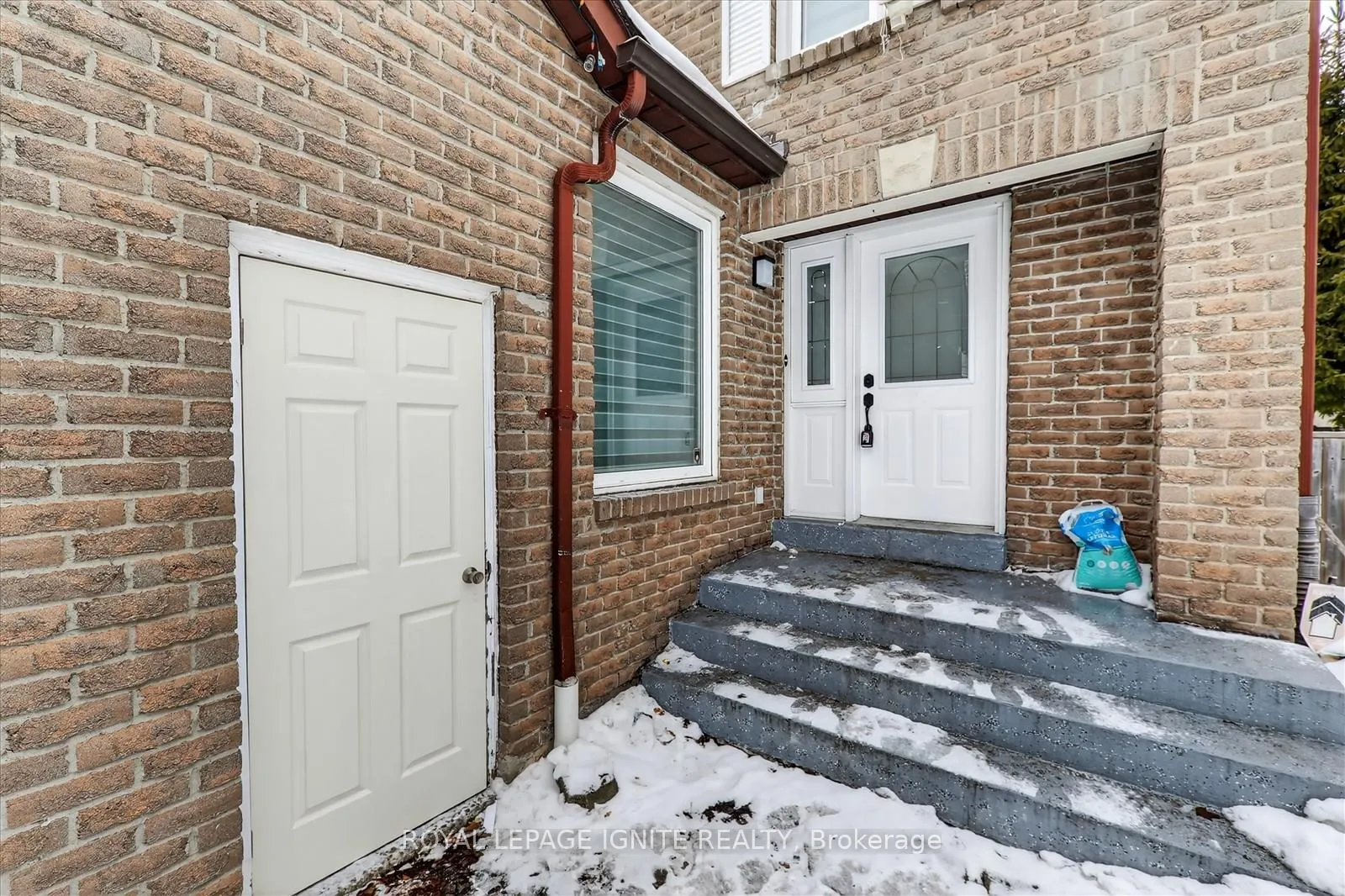 Photo 3 of 4 Millington Crescent, Ajax, Central — HOMEH