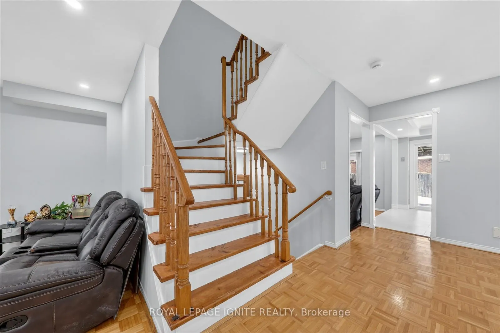 Photo 8 of 4 Millington Crescent, Ajax, Central — HOMEH