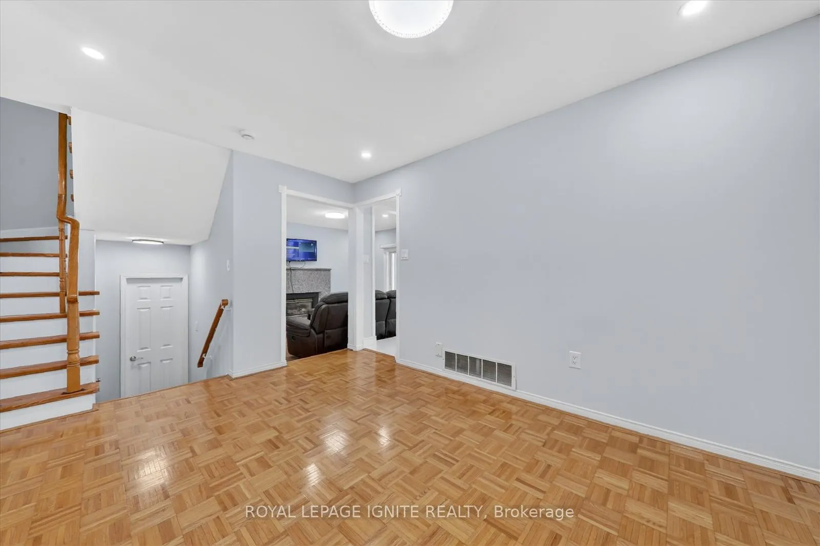 Photo 11 of 4 Millington Crescent, Ajax, Central — HOMEH