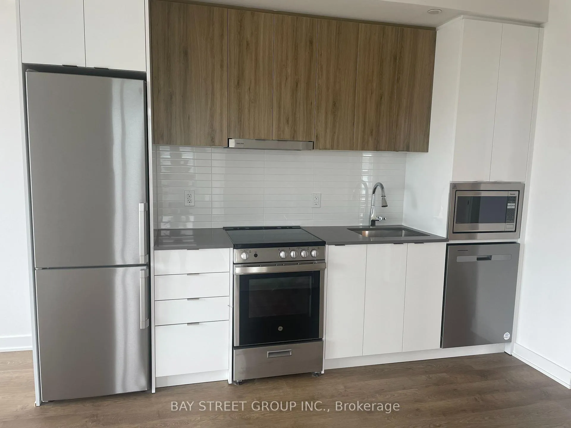 Photo 3 of Unit 329, 50 Upper Mall Way, Vaughan, Brownridge — HOMEH