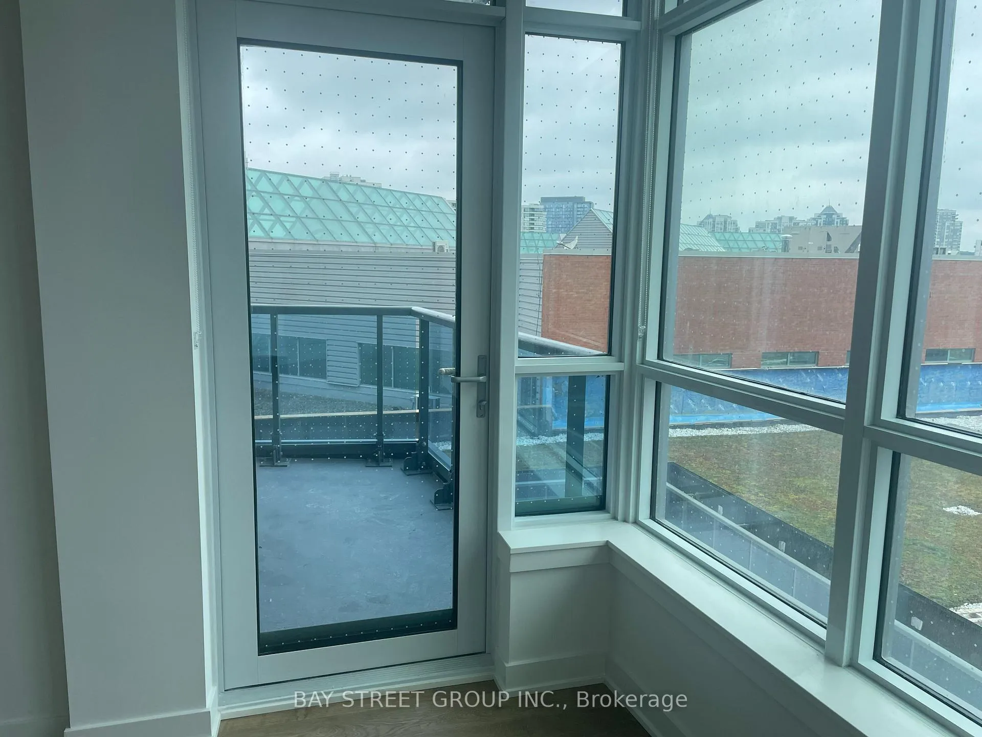 Photo 4 of Unit 329, 50 Upper Mall Way, Vaughan, Brownridge — HOMEH