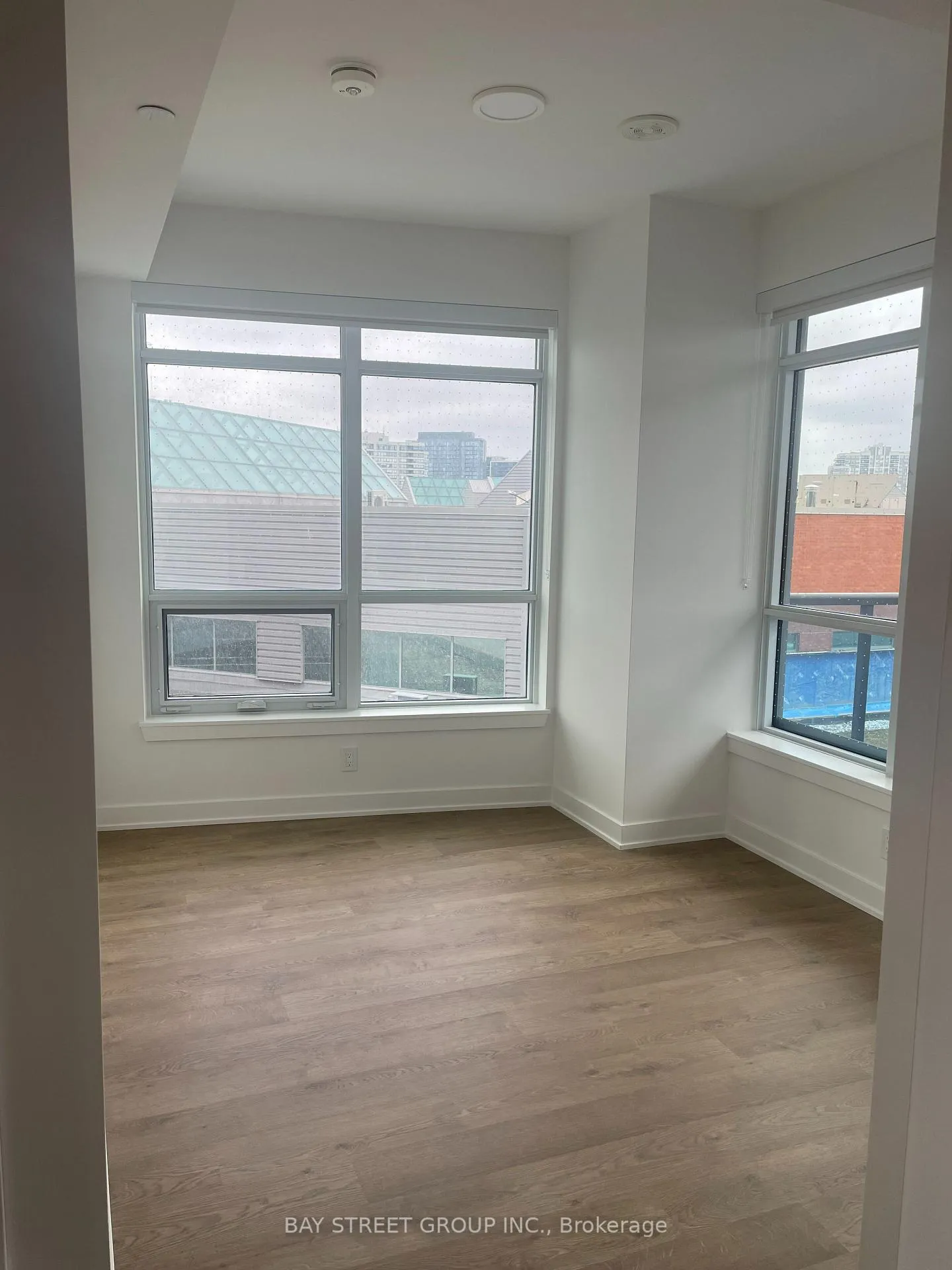 Photo 6 of Unit 329, 50 Upper Mall Way, Vaughan, Brownridge — HOMEH