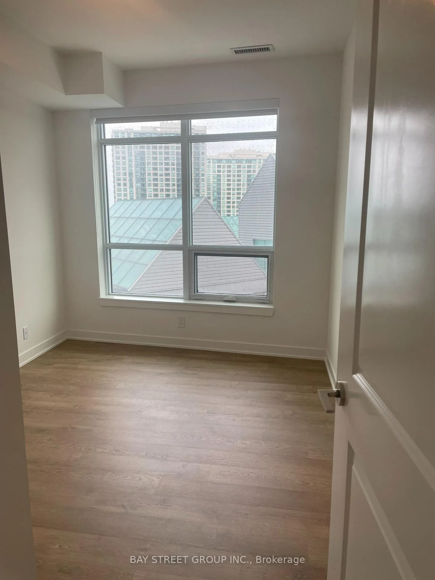 Photo 8 of Unit 329, 50 Upper Mall Way, Vaughan, Brownridge — HOMEH