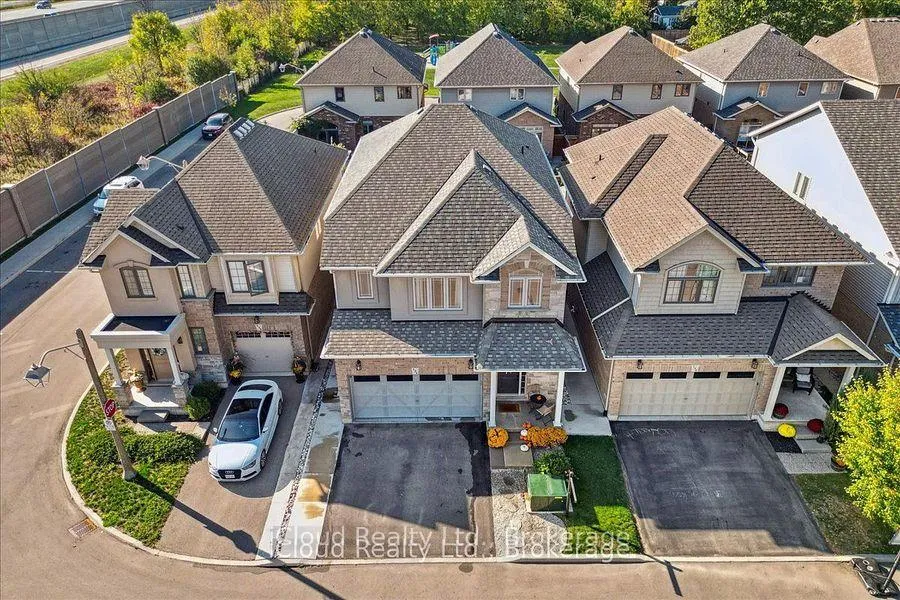 Photo 1 of 136 Dunrobin Lane, Grimsby, Grimsby Beach — HOMEH