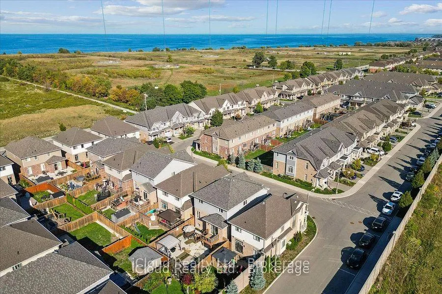Photo 4 of 136 Dunrobin Lane, Grimsby, Grimsby Beach — HOMEH