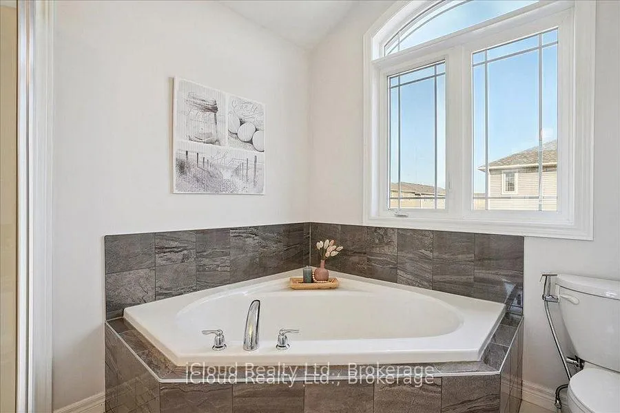 Photo 29 of 136 Dunrobin Lane, Grimsby, Grimsby Beach — HOMEH