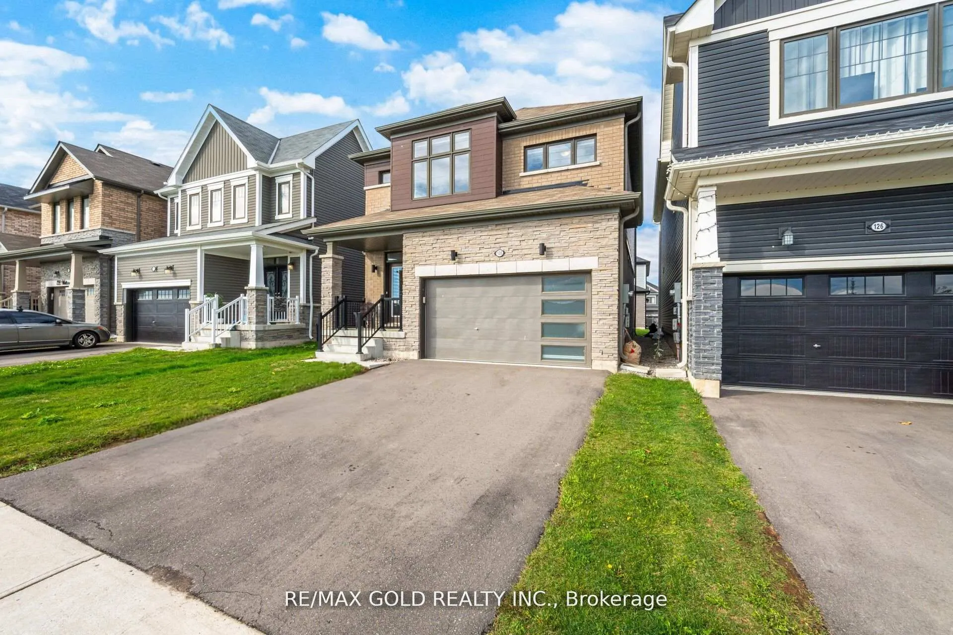 Photo 2 of 128 Whithorn Crescent, Haldimand — HOMEH