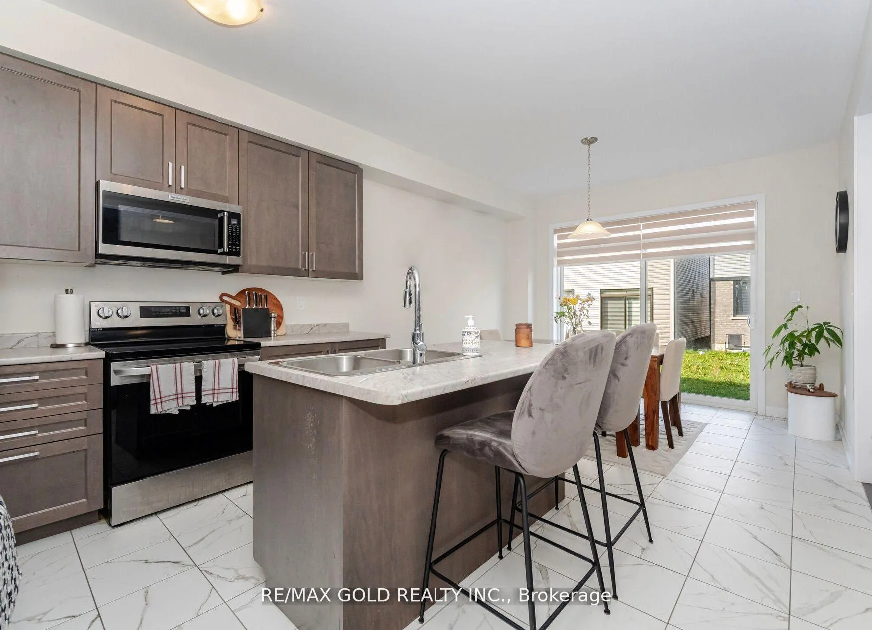 Photo 4 of 128 Whithorn Crescent, Haldimand — HOMEH