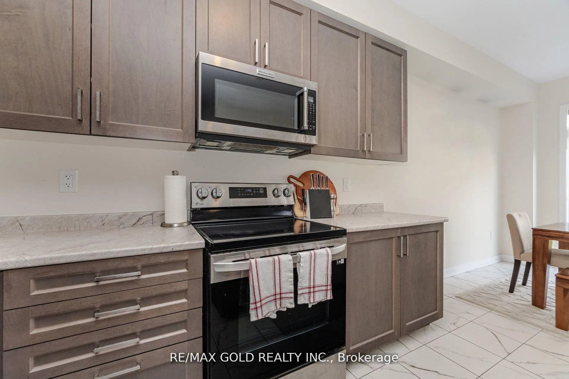 Photo 7 of 128 Whithorn Crescent, Haldimand — HOMEH