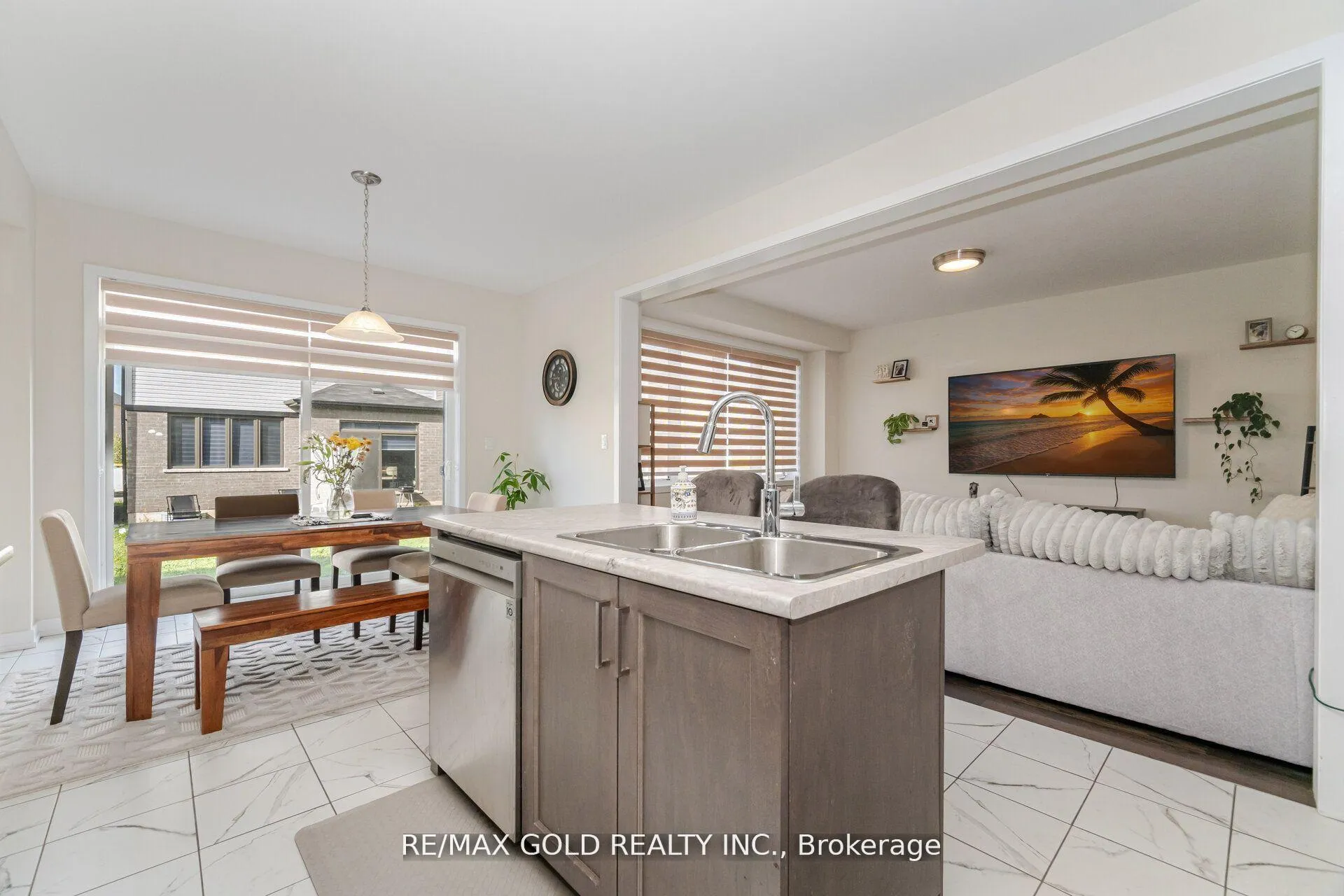 Photo 8 of 128 Whithorn Crescent, Haldimand — HOMEH