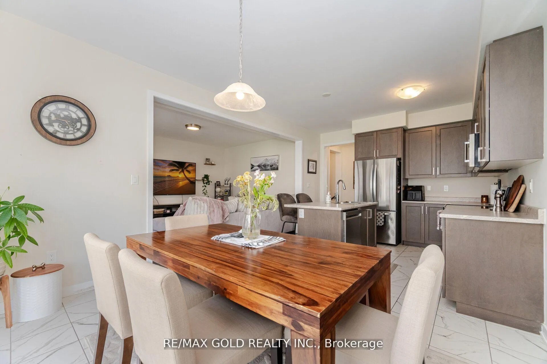 Photo 10 of 128 Whithorn Crescent, Haldimand — HOMEH