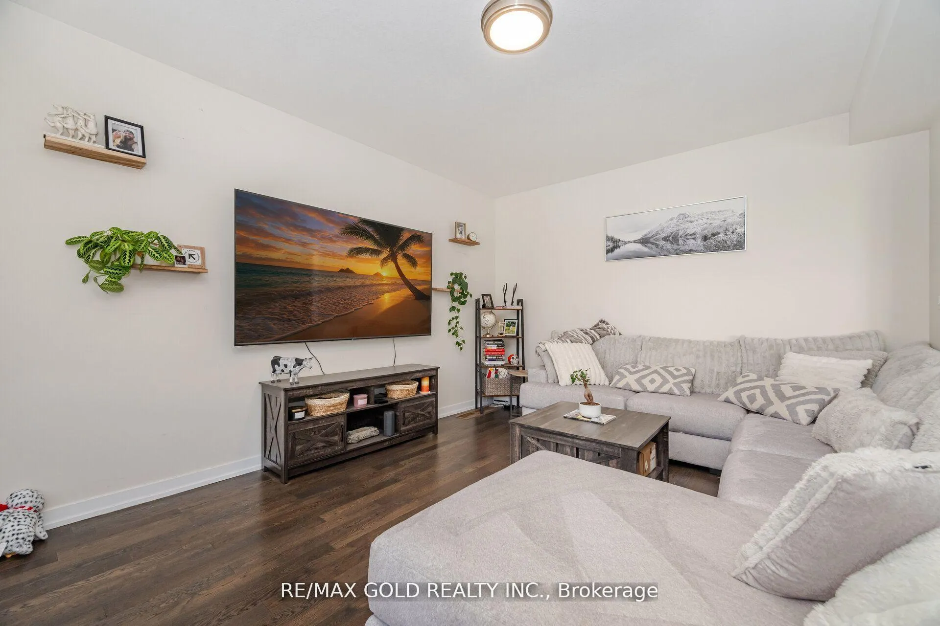 Photo 11 of 128 Whithorn Crescent, Haldimand — HOMEH