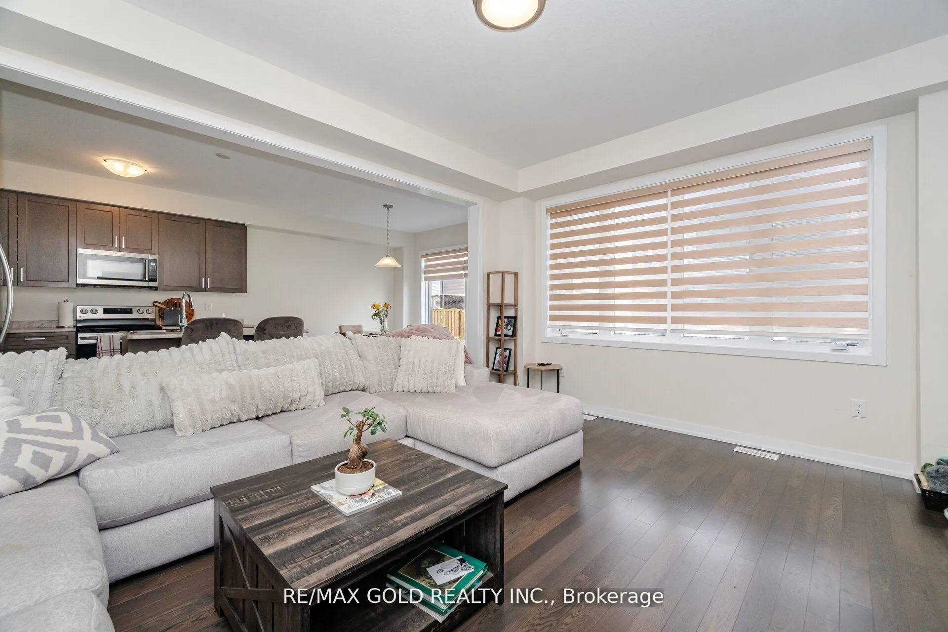 Photo 12 of 128 Whithorn Crescent, Haldimand — HOMEH