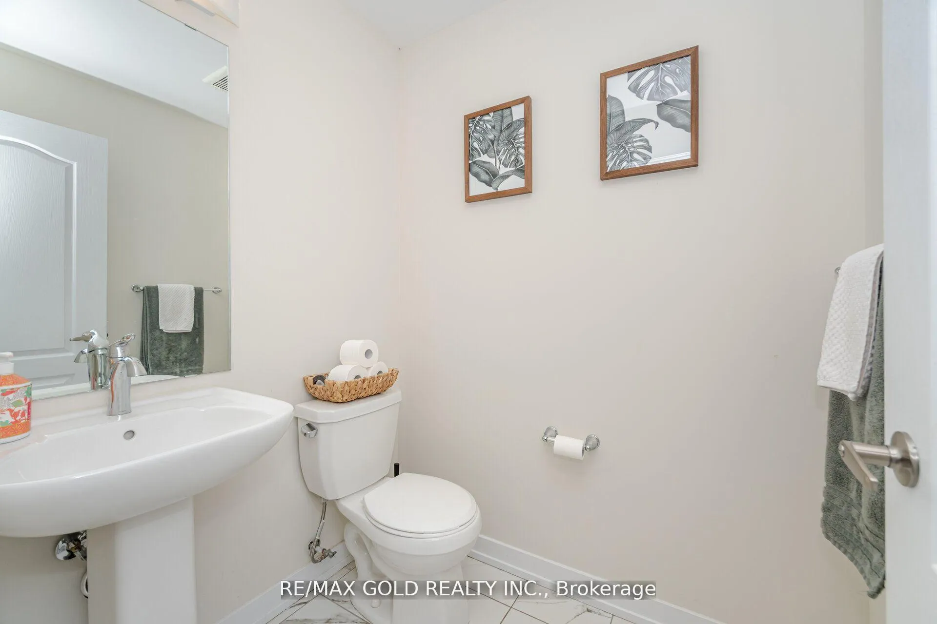 Photo 14 of 128 Whithorn Crescent, Haldimand — HOMEH