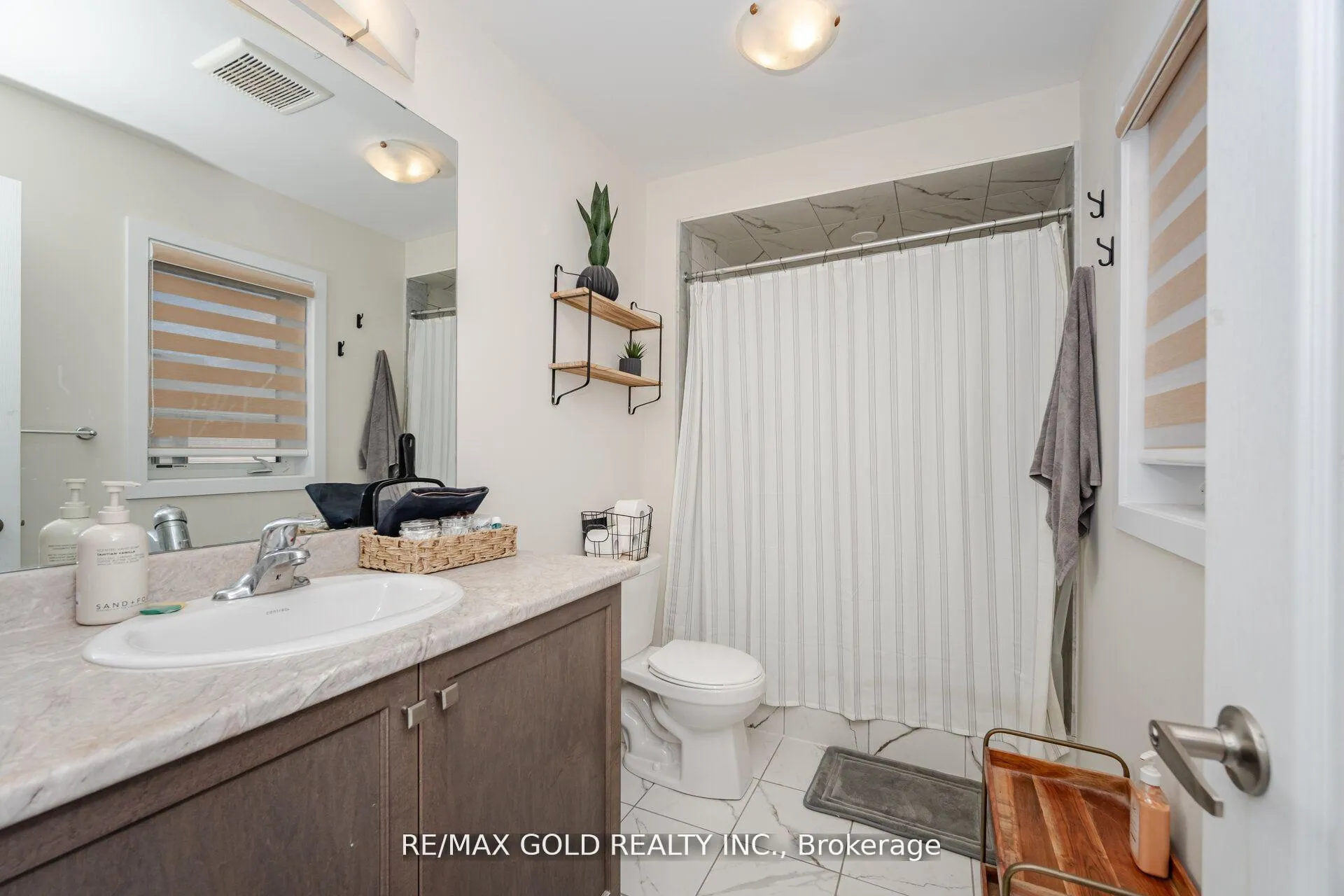 Photo 18 of 128 Whithorn Crescent, Haldimand — HOMEH