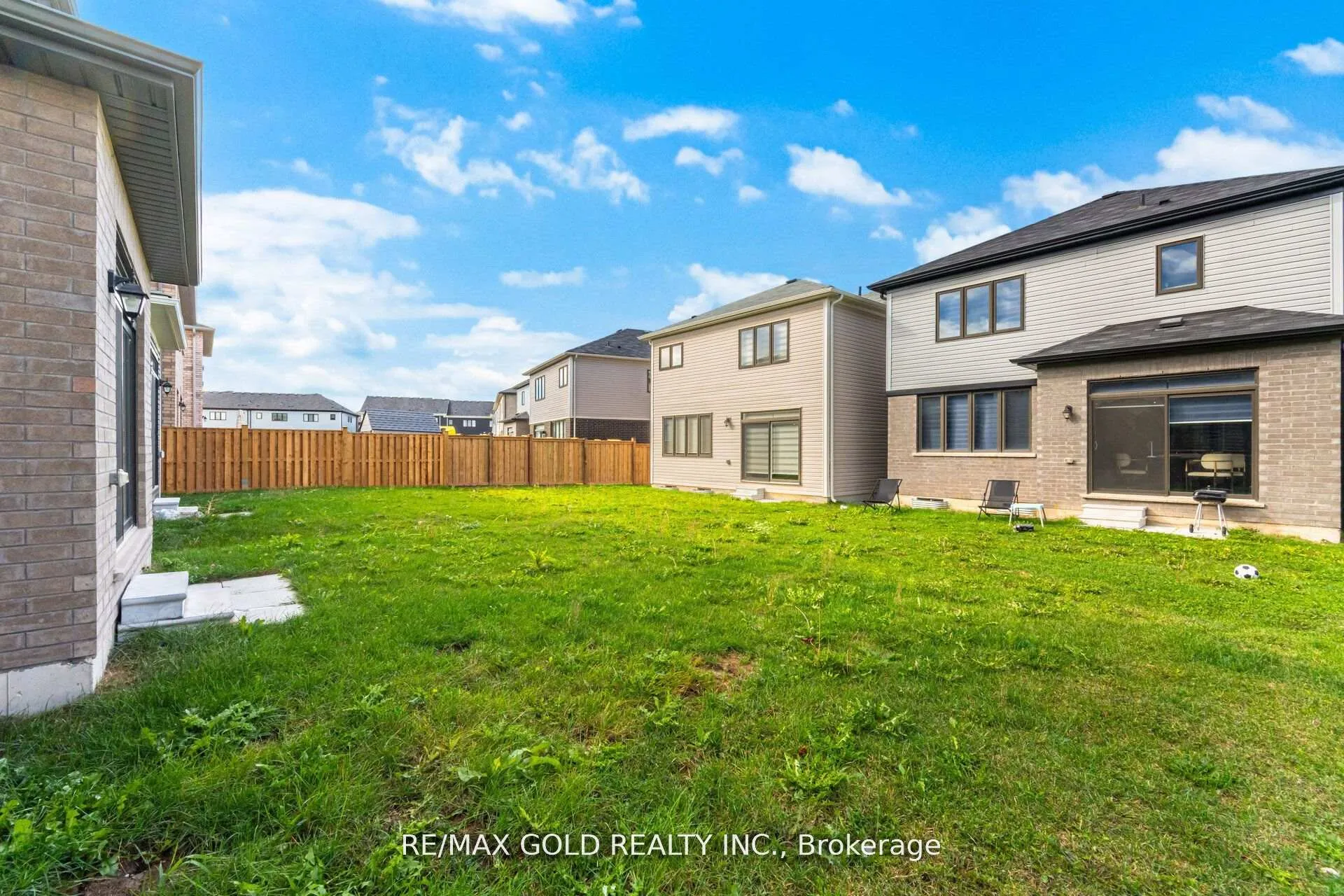 Photo 32 of 128 Whithorn Crescent, Haldimand — HOMEH