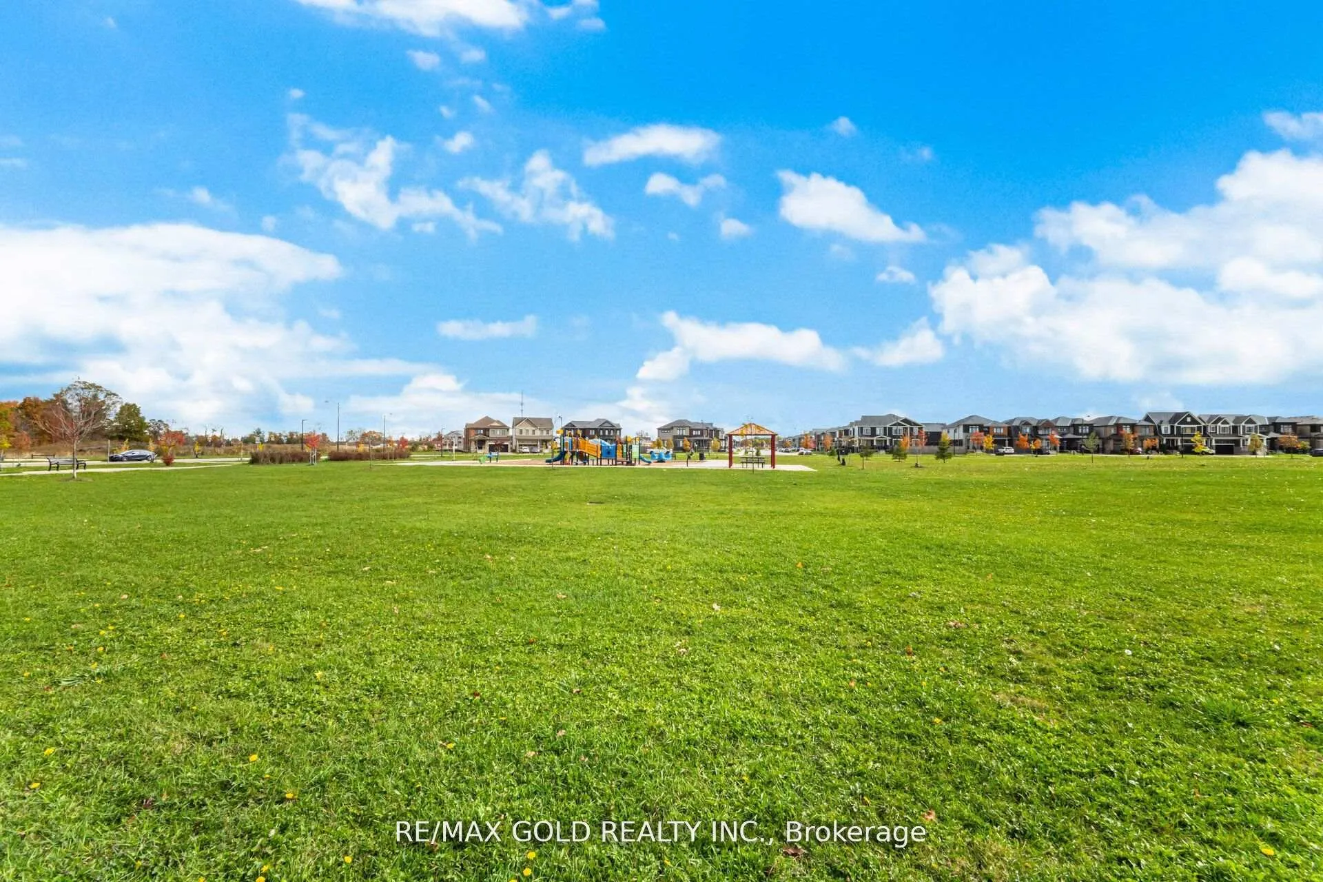 Photo 33 of 128 Whithorn Crescent, Haldimand — HOMEH