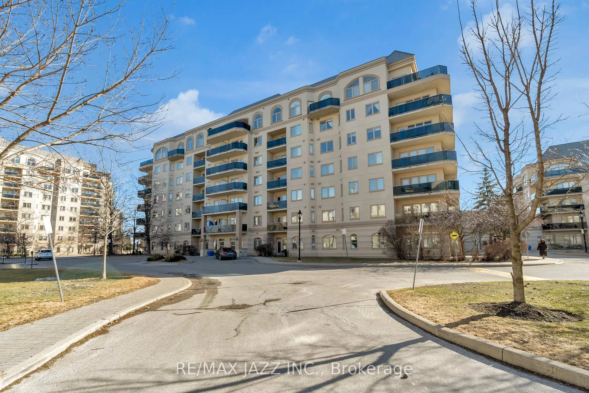 Front of Unit 304, 7 Dayspring Circle