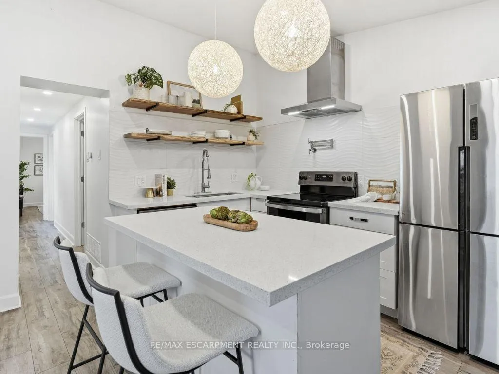 Photo 1 of 48 Frederick Avenue, Hamilton, Crown Point — HOMEH