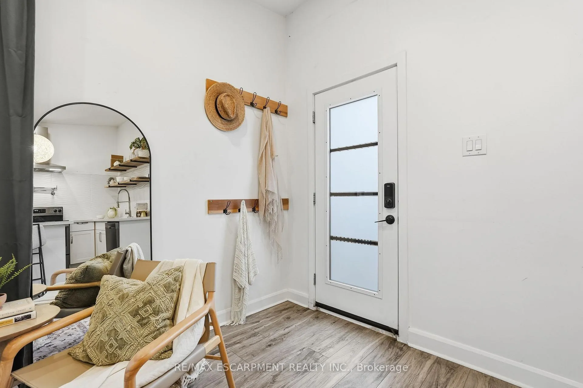 Photo 2 of 48 Frederick Avenue, Hamilton, Crown Point — HOMEH