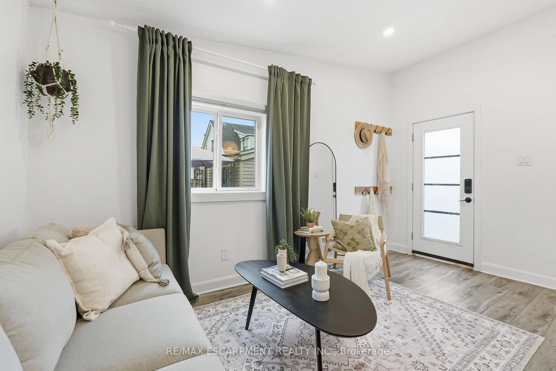 Photo 4 of 48 Frederick Avenue, Hamilton, Crown Point — HOMEH