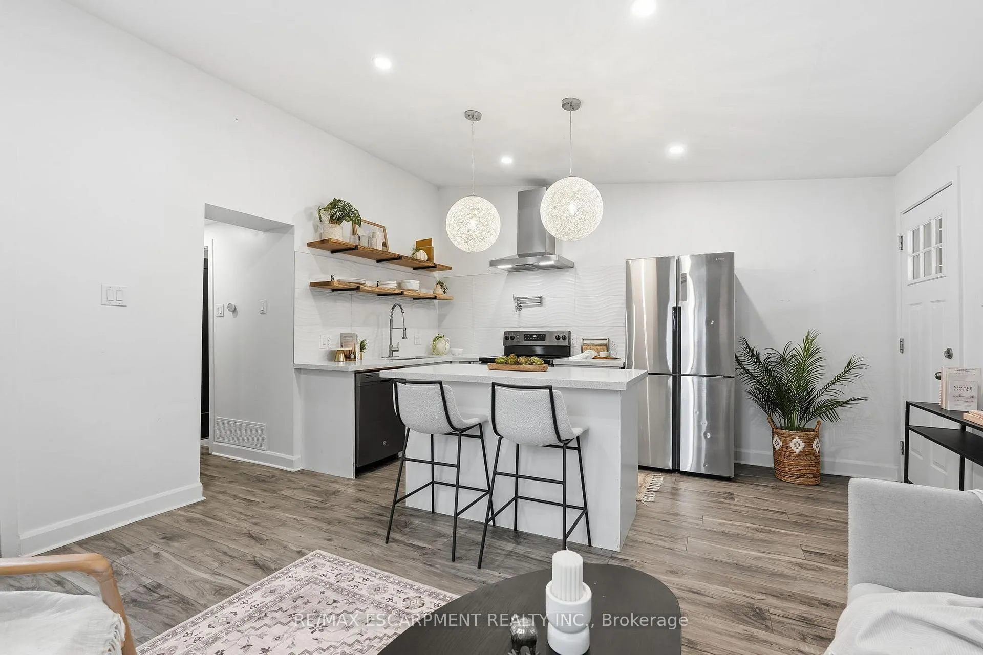 Photo 5 of 48 Frederick Avenue, Hamilton, Crown Point — HOMEH