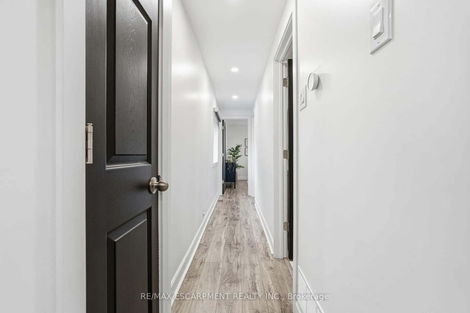 Photo 10 of 48 Frederick Avenue, Hamilton, Crown Point — HOMEH