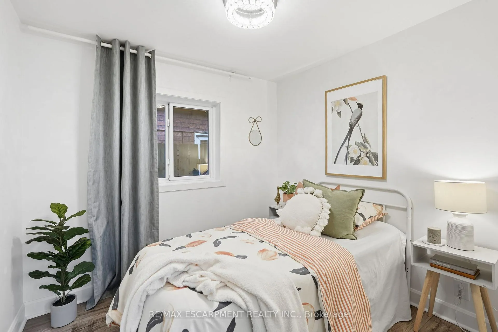 Photo 14 of 48 Frederick Avenue, Hamilton, Crown Point — HOMEH