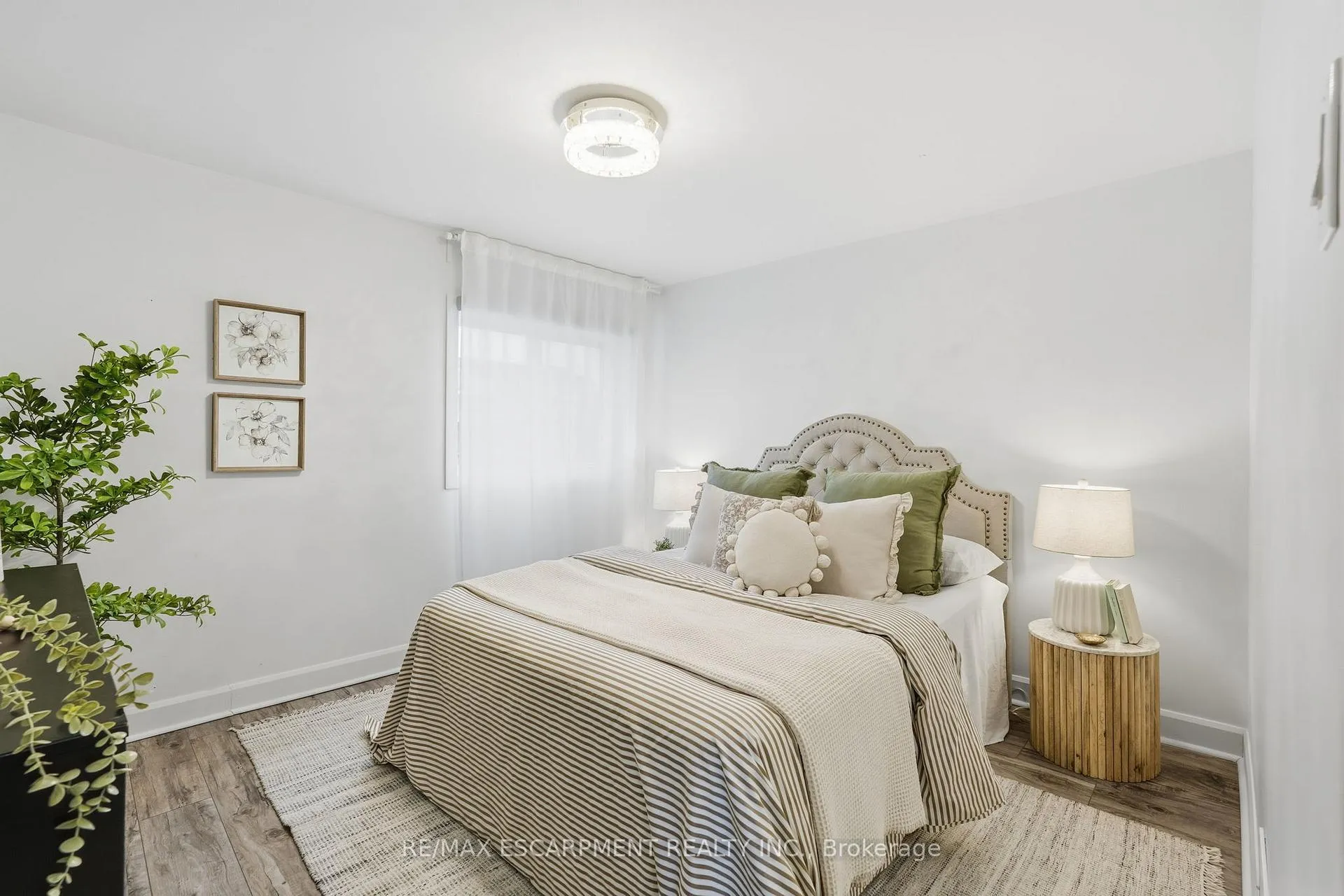 Photo 15 of 48 Frederick Avenue, Hamilton, Crown Point — HOMEH