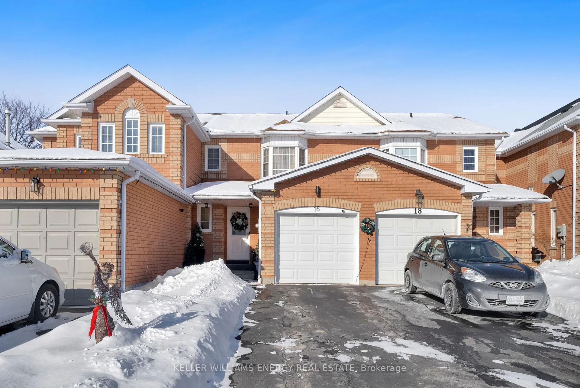 Front of 16 Creekwood Crescent