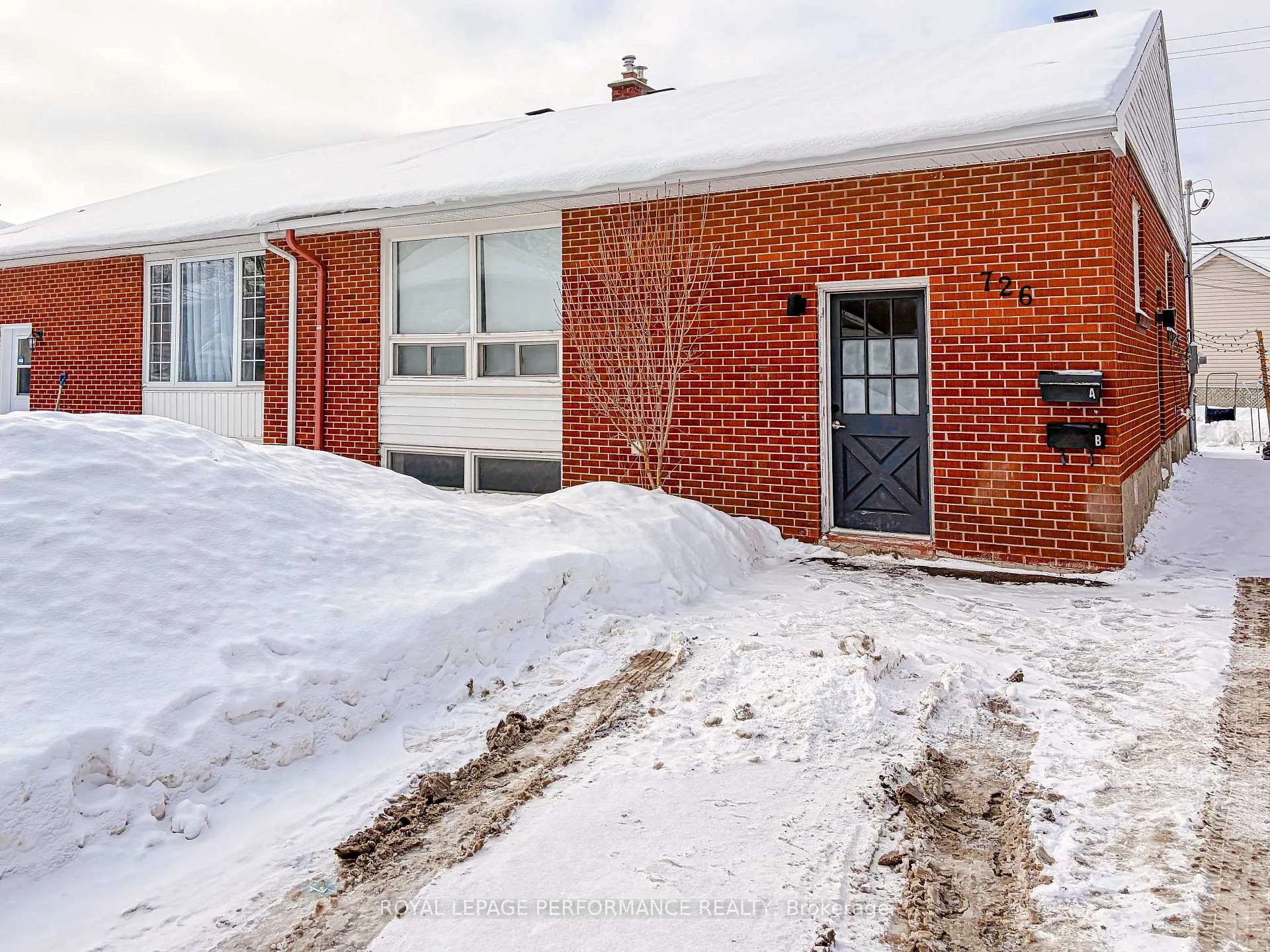 Photo 1 of Unit B, 726 Cummings Avenue, Ottawa, Castle Heights/Rideau High — HOMEH