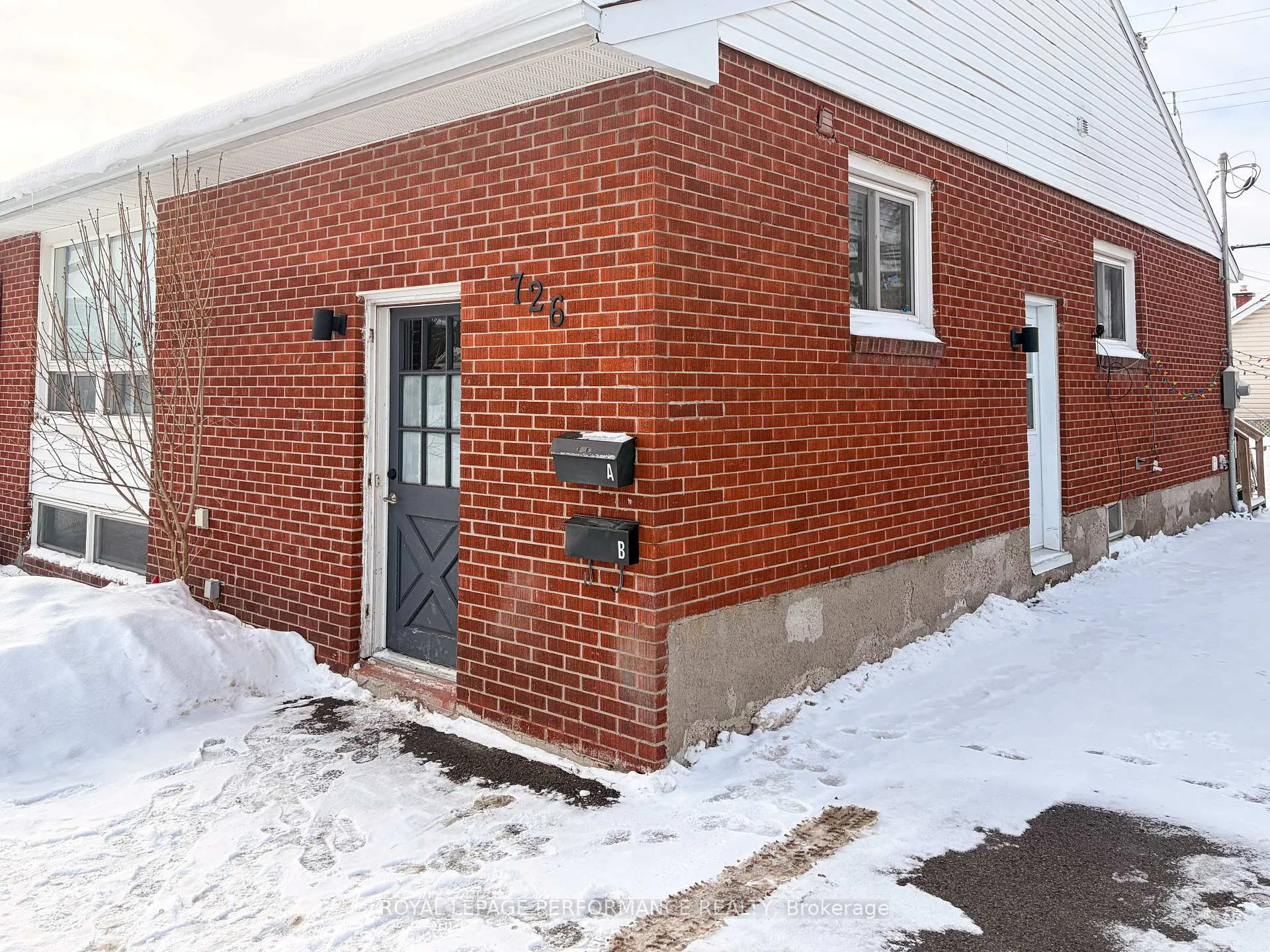 Photo 2 of Unit B, 726 Cummings Avenue, Ottawa, Castle Heights/Rideau High — HOMEH