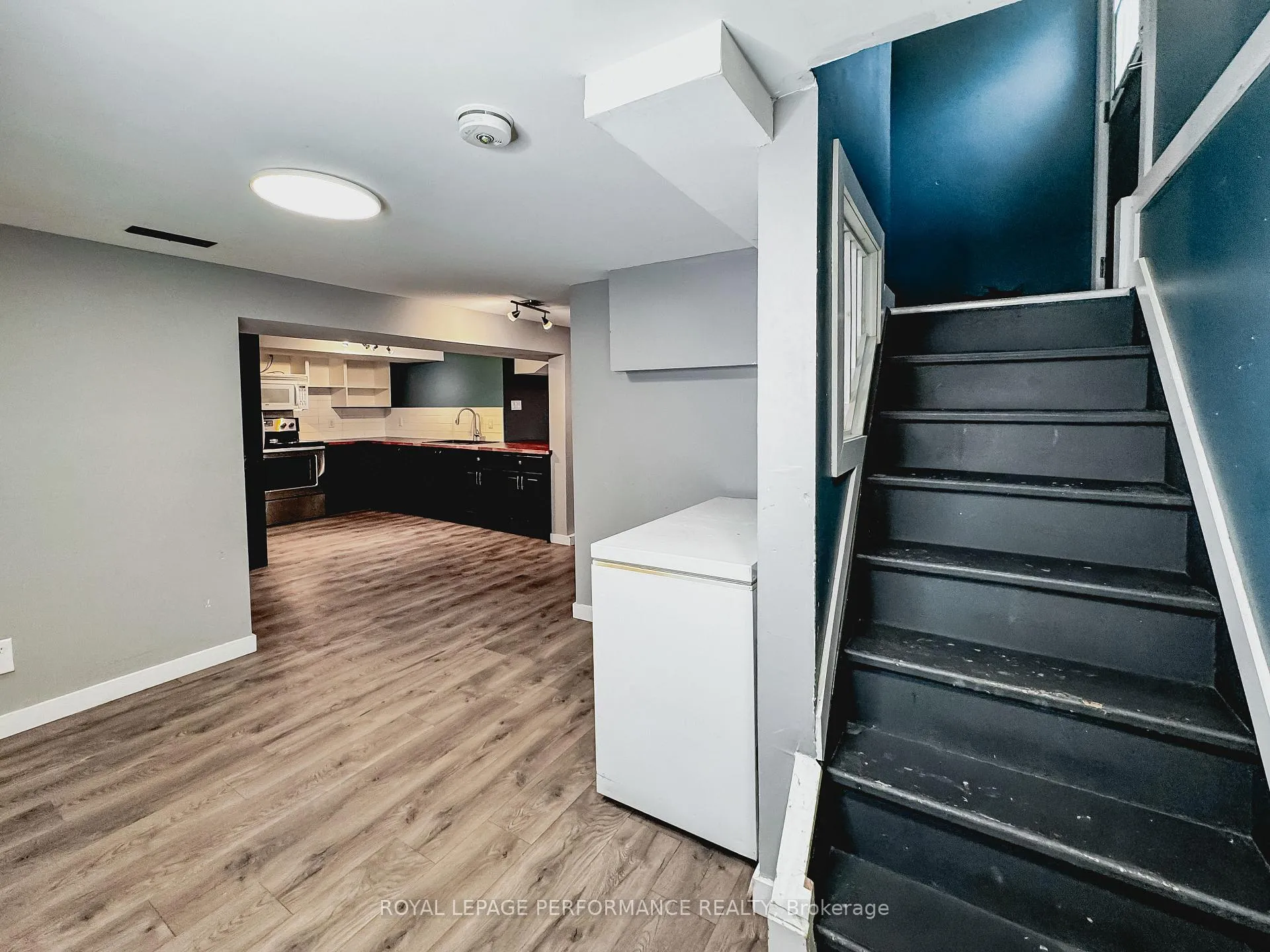 Photo 3 of Unit B, 726 Cummings Avenue, Ottawa, Castle Heights/Rideau High — HOMEH