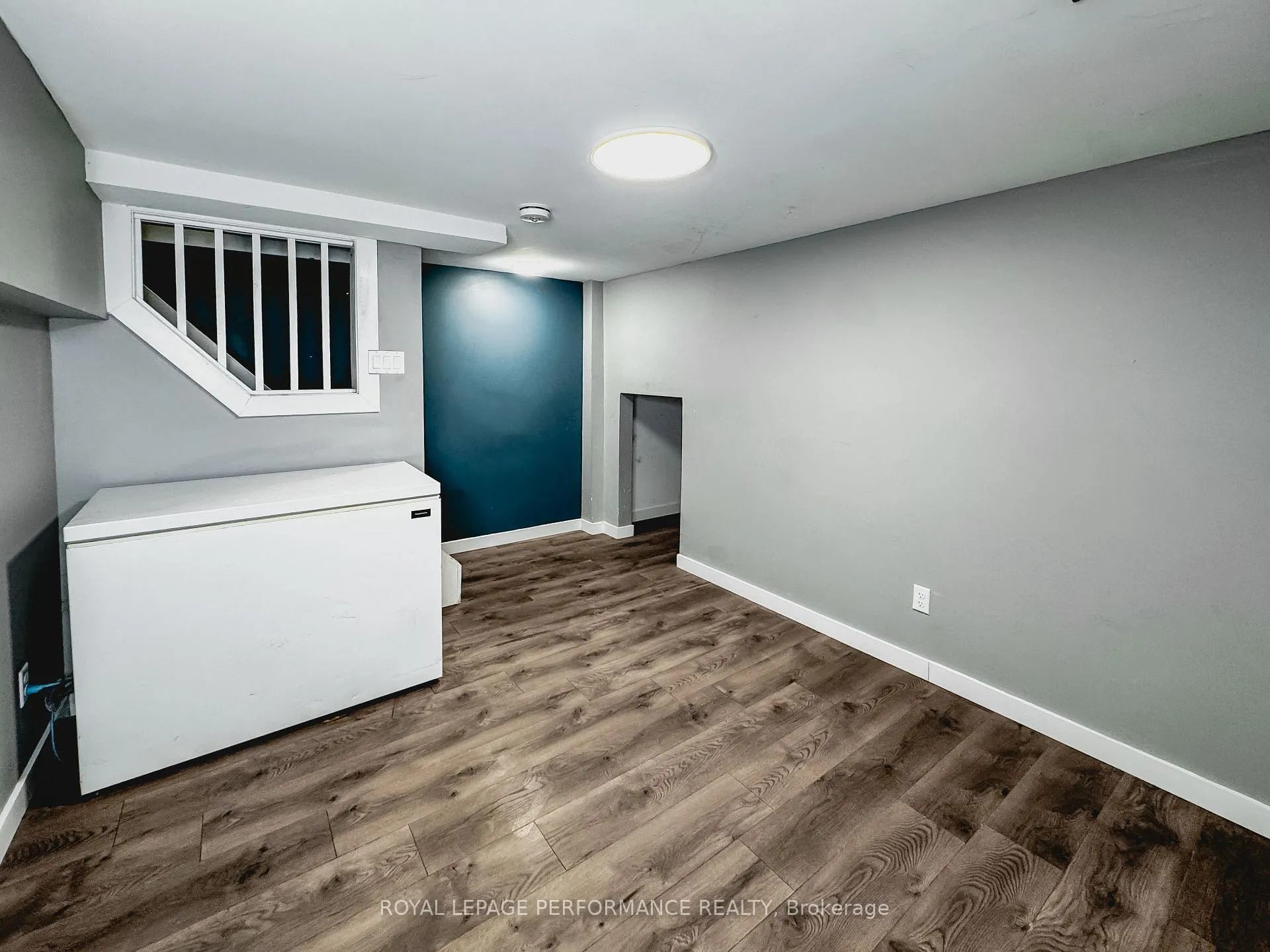 Photo 4 of Unit B, 726 Cummings Avenue, Ottawa, Castle Heights/Rideau High — HOMEH