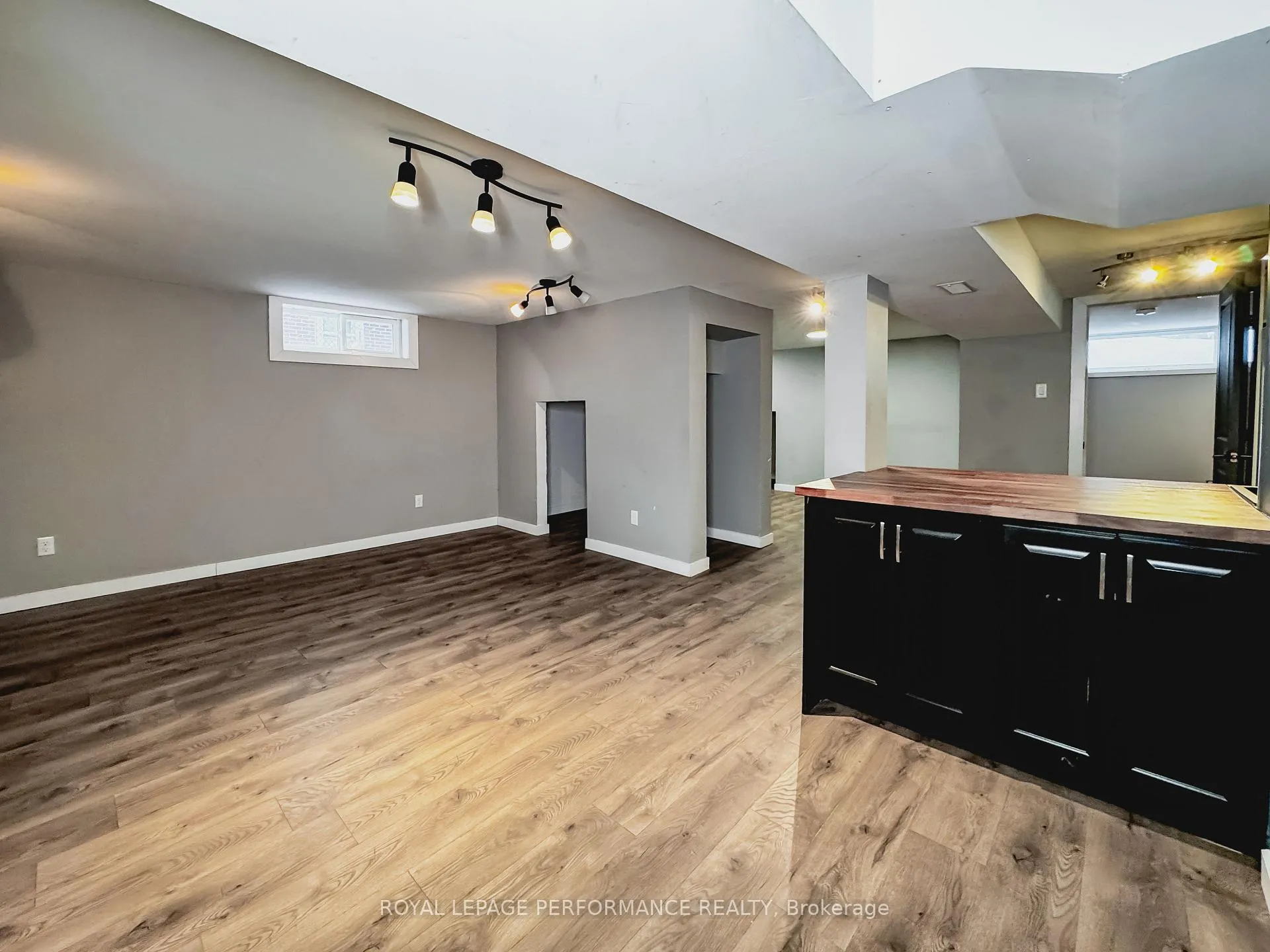 Photo 6 of Unit B, 726 Cummings Avenue, Ottawa, Castle Heights/Rideau High — HOMEH