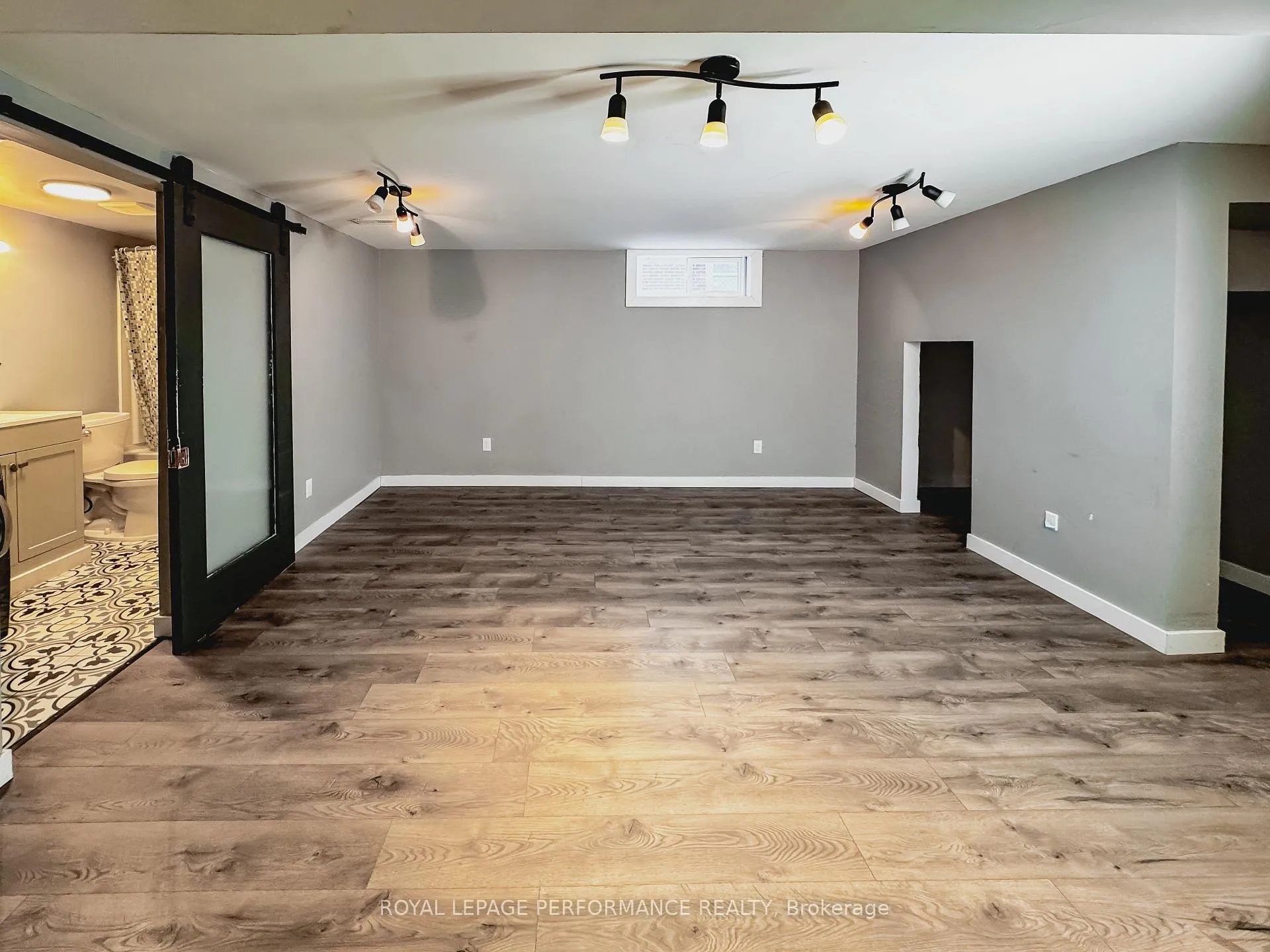 Photo 7 of Unit B, 726 Cummings Avenue, Ottawa, Castle Heights/Rideau High — HOMEH