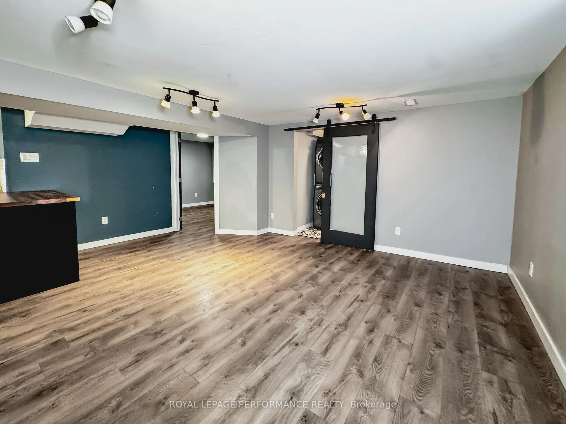 Photo 8 of Unit B, 726 Cummings Avenue, Ottawa, Castle Heights/Rideau High — HOMEH