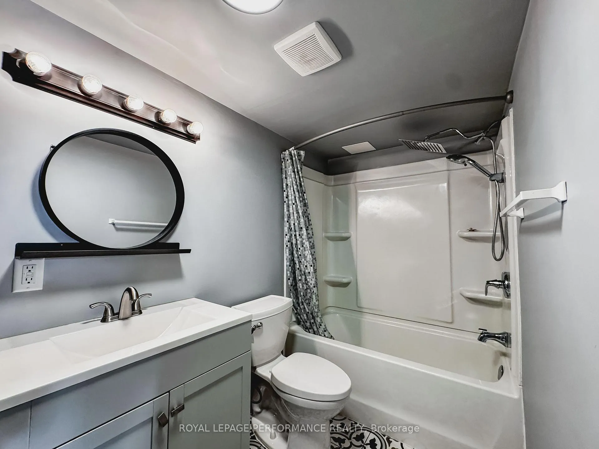Photo 14 of Unit B, 726 Cummings Avenue, Ottawa, Castle Heights/Rideau High — HOMEH