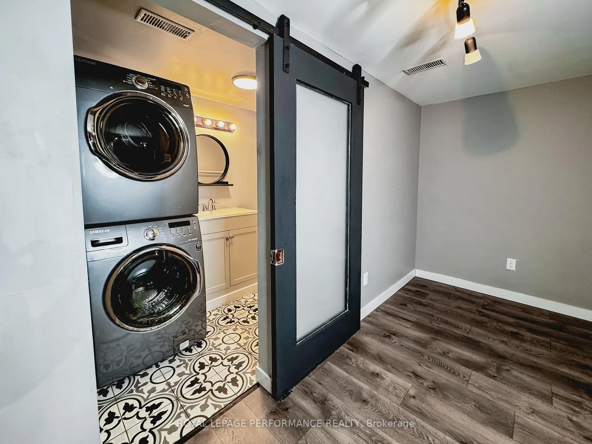 Photo 15 of Unit B, 726 Cummings Avenue, Ottawa, Castle Heights/Rideau High — HOMEH