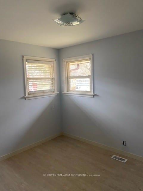 Photo 2 of Unit Main Fl, 107 Vancouver Drive, Guelph, St. George's — HOMEH