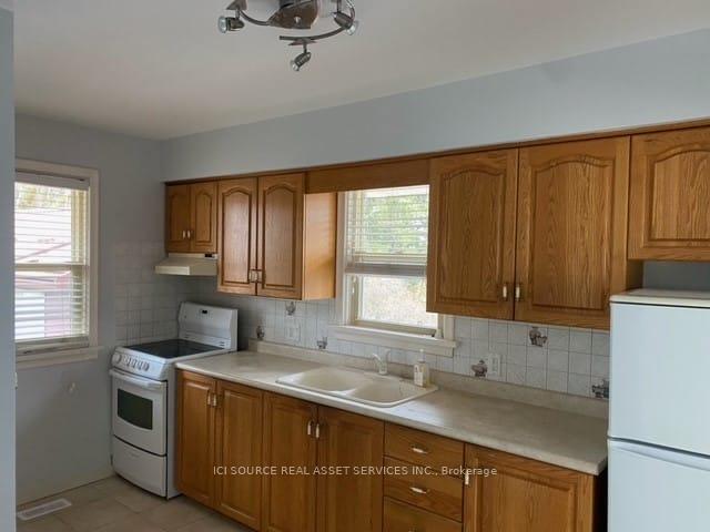 Photo 5 of Unit Main Fl, 107 Vancouver Drive, Guelph, St. George's — HOMEH